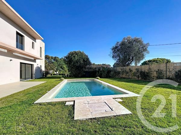 Maison à vendre  4 pièces - 143 m 2   MOUGINS  - 06