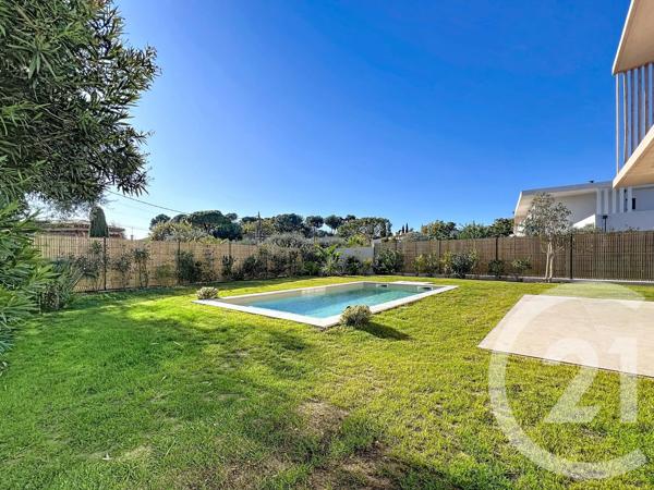 Maison à vendre  4 pièces - 143 m 2   MOUGINS  - 06