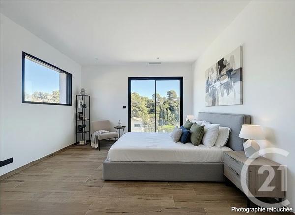 Maison à vendre  4 pièces - 143 m 2   MOUGINS  - 06