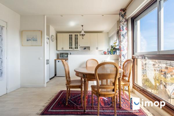 Lumineux 2 pièces en etage élevé avec vue dégagée