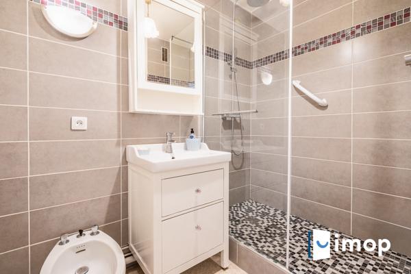 Lumineux 2 pièces en etage élevé avec vue dégagée