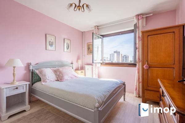 Lumineux 2 pièces en etage élevé avec vue dégagée