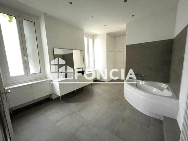 Location Appartement 7 pièces 330.34 m² - 454 RUE PARADIS Marseille 13008