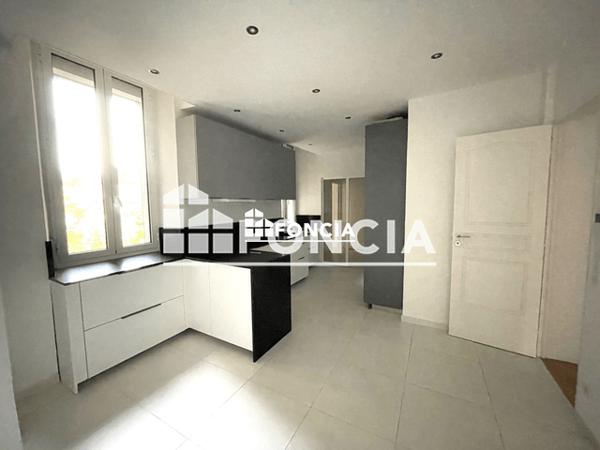 Location Appartement 7 pièces 330.34 m² - 454 RUE PARADIS Marseille 13008
