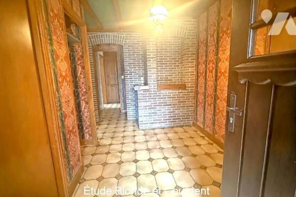 Maison semi mitoyenne d'environ 155m² construite en 1953 sur une parcelle d'environ 300 m², sit...