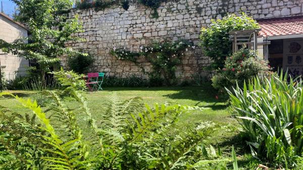 🏡 Maison en pierres pleine de charme avec terrain et beau potentiel