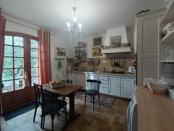COUTRAS (33230) – MAISON LUMINEUSE 140 M² SUR 1480 M² DE TERRAIN – CALME, CONFORT & PROXIMITÉ !