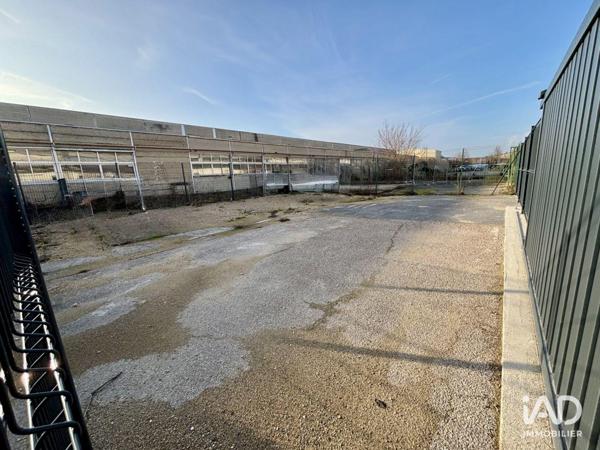 Location parking 131 m² Châlons-en-Champagne
