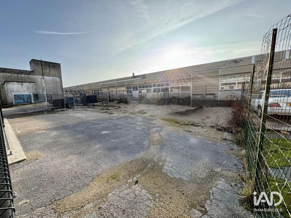 Location parking 131 m² Châlons-en-Champagne