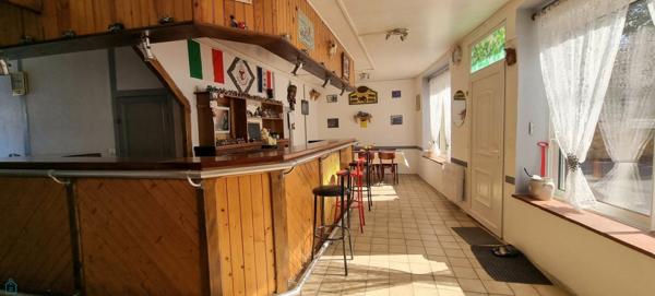 VISITE VIRTUELLE AGREABLE MAISON DE VILLAGE DE 192 M2 PLEINE DE CHARME.