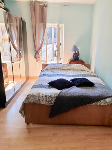 VISITE VIRTUELLE AGREABLE MAISON DE VILLAGE DE 192 M2 PLEINE DE CHARME.