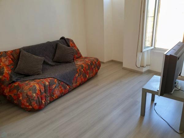 VISITE VIRTUELLE AGREABLE MAISON DE VILLAGE DE 192 M2 PLEINE DE CHARME.