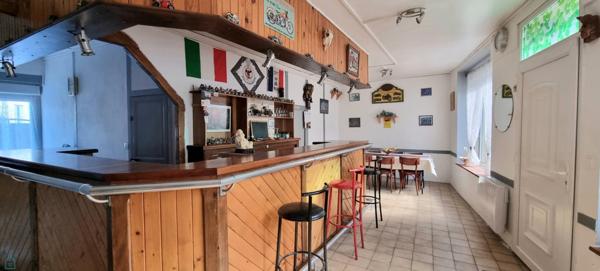 VISITE VIRTUELLE AGREABLE MAISON DE VILLAGE DE 192 M2 PLEINE DE CHARME.