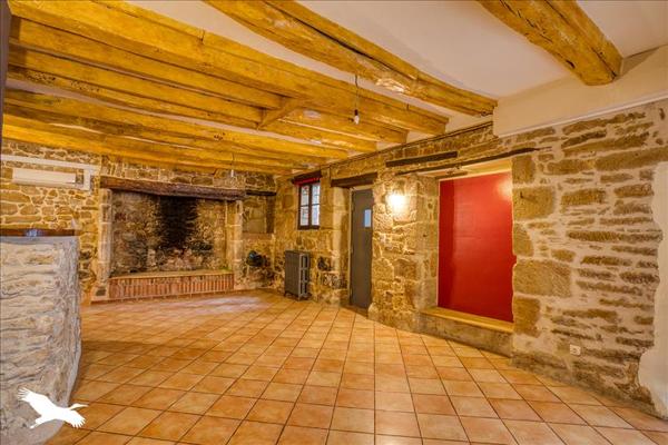 Immeuble à vendre |  Cublac |  320 m²