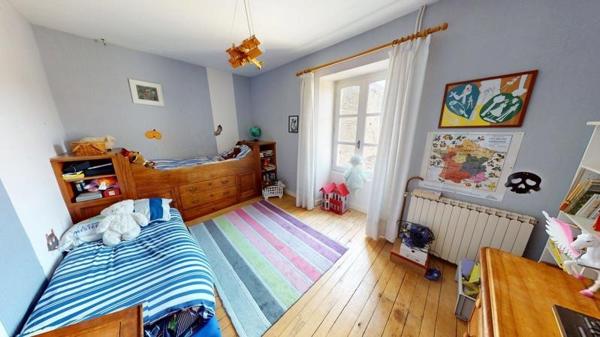 Maison à vendre |  Neuville-de-Poitou |  5 pièces | 201 m²