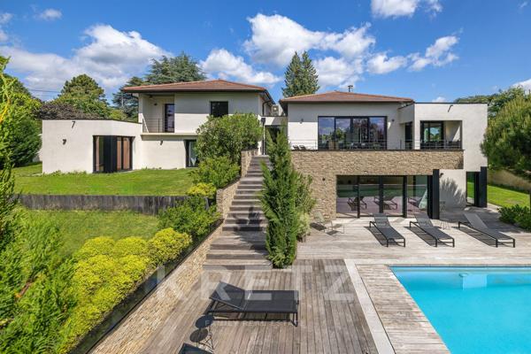 Villa contemporaine avec piscine et vue à Saint-Cyr-au-Mont-d'Or