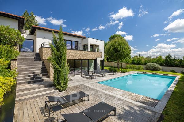 Villa contemporaine avec piscine et vue à Saint-Cyr-au-Mont-d'Or