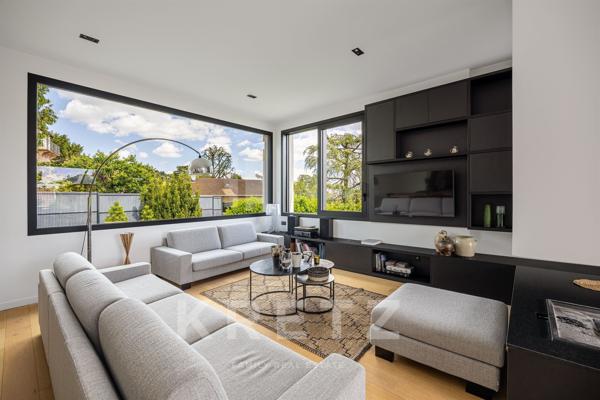 Villa contemporaine avec piscine et vue à Saint-Cyr-au-Mont-d'Or