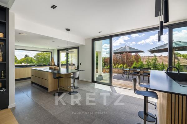 Villa contemporaine avec piscine et vue à Saint-Cyr-au-Mont-d'Or