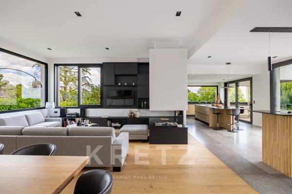 Villa contemporaine avec piscine et vue à Saint-Cyr-au-Mont-d'Or