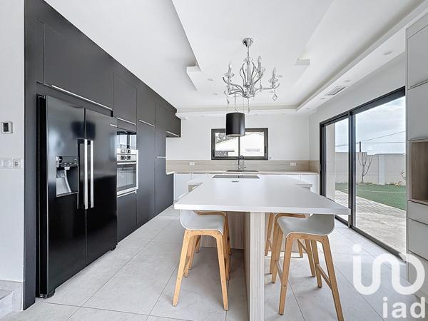 Maison à vendre 5 pièces 163 m² Rochefort-du-Gard