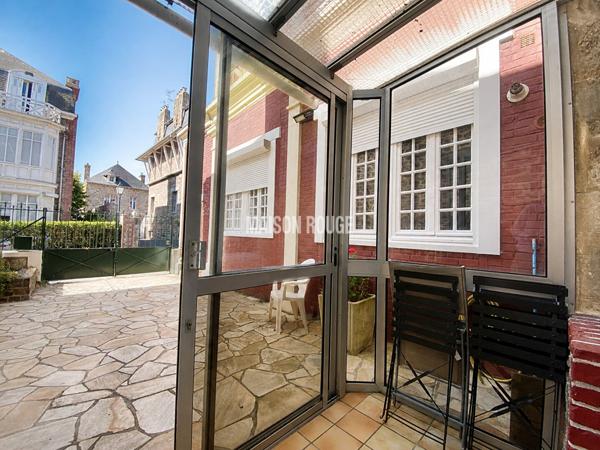 DINARD CENTRE : T4 avec cour privative à deux pas de la plage de l'Écluse