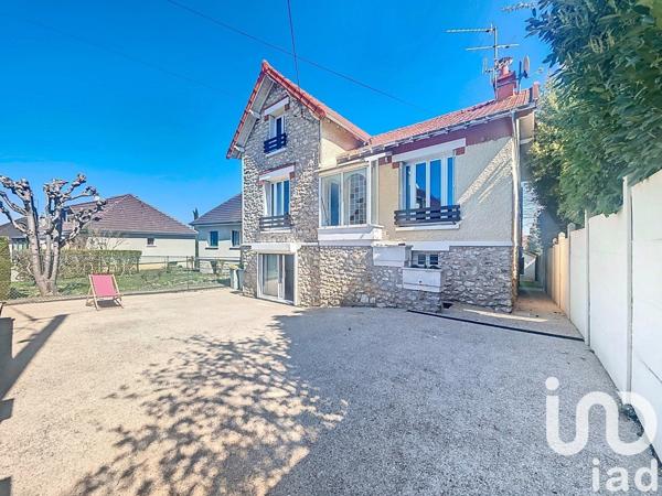Maison 4 pièces de 130 m² à Combs-la-Ville (77380)