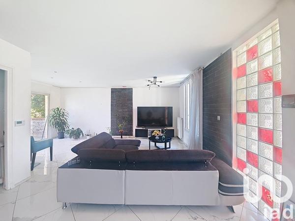 Maison 4 pièces de 130 m² à Combs-la-Ville (77380)