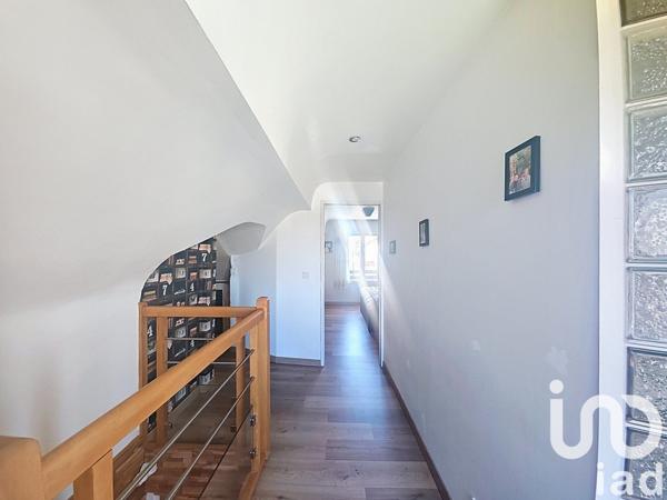 Maison 4 pièces de 130 m² à Combs-la-Ville (77380)