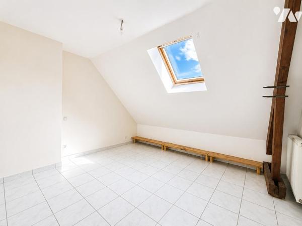 TOURS - Rue de la SCELLERIE - Hyper-centre - Dernier étage - 41,38 m² Loi Carrez -1 chambre, 1bureau