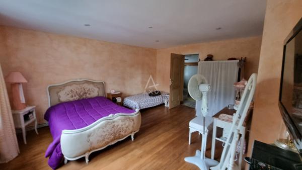 Ancien hôtel-restaurant de 325 m²  Fort potentiel commercial