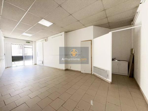 Location Local commercial 2 pièces 57 m2 à Bollène