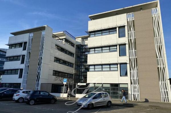 Location - BUREAUX 3077 m 2