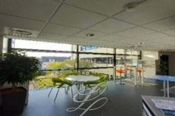 Location - BUREAUX 3077 m 2