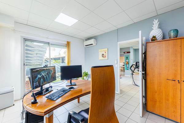 Bureaux et appartement 173.44 m2