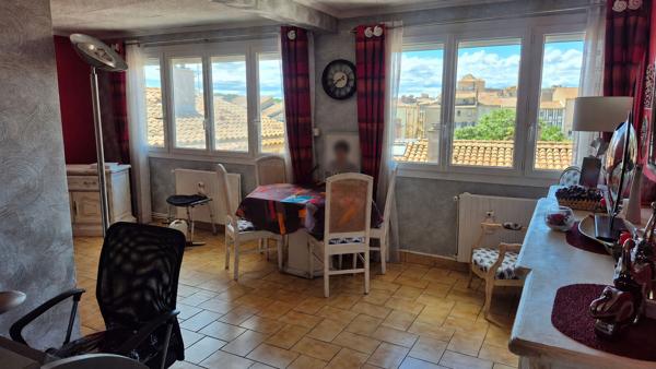 Appartement T3 77m², vue cathédrale, cave, dernier étage