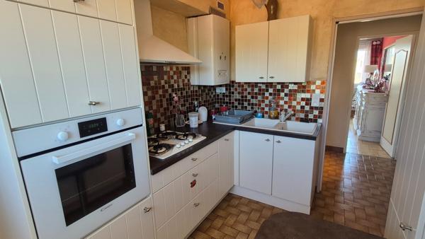 Appartement T3 77m², vue cathédrale, cave, dernier étage