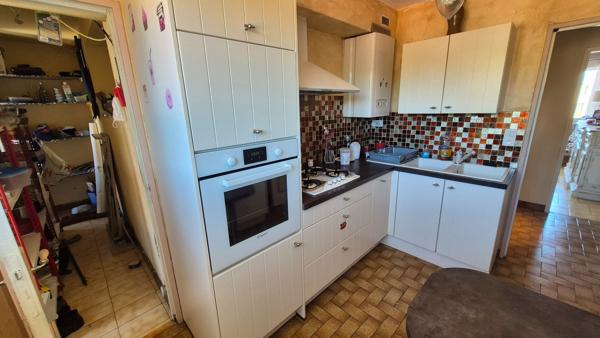 Appartement T3 77m², vue cathédrale, cave, dernier étage