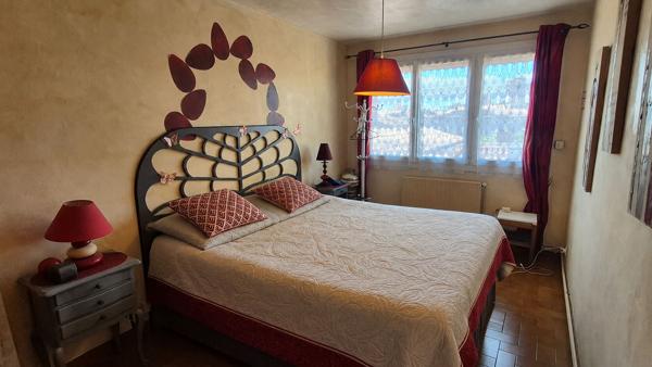 Appartement T3 77m², vue cathédrale, cave, dernier étage