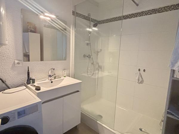 Appartement de T2 vendu loué avec balcon dans résidence avec ascenseur - Castelnaudary (11400)