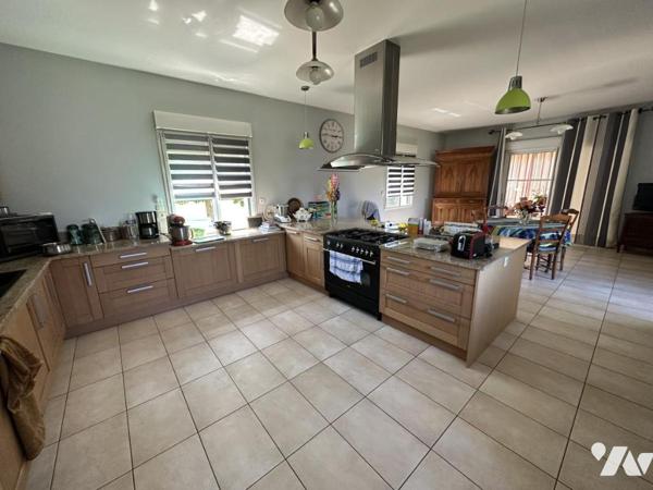 Vente sur Grez en Bouère maison de campagne avec double garage et jardin