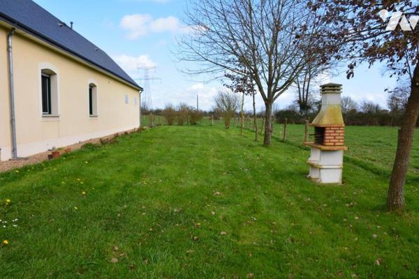Vente sur Grez en Bouère maison de campagne avec double garage et jardin