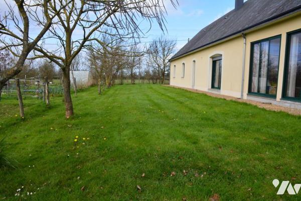 Vente sur Grez en Bouère maison de campagne avec double garage et jardin