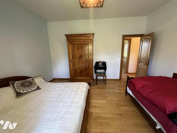 Vente sur Grez en Bouère maison de campagne avec double garage et jardin