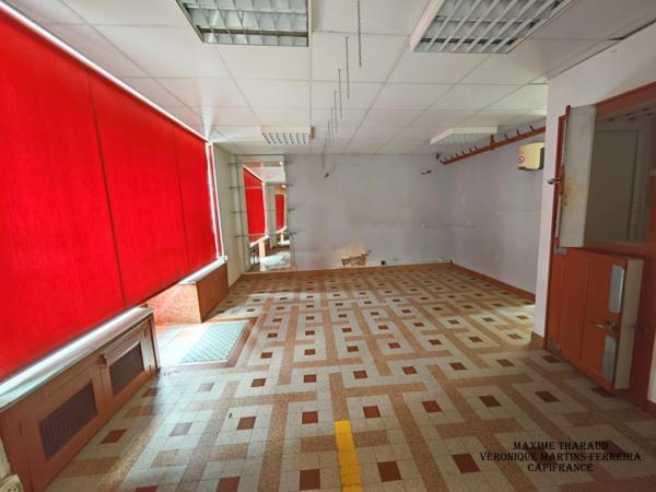 À VENDRE MURS COMMERCIAUX + LOGEMENT – MASSAY (18120)