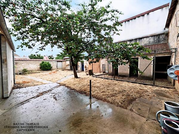 À VENDRE MURS COMMERCIAUX + LOGEMENT – MASSAY (18120)