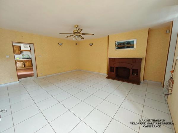 À VENDRE MURS COMMERCIAUX + LOGEMENT – MASSAY (18120)