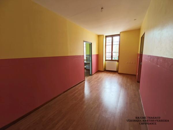 À VENDRE MURS COMMERCIAUX + LOGEMENT – MASSAY (18120)