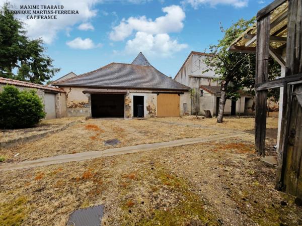 À VENDRE MURS COMMERCIAUX + LOGEMENT – MASSAY (18120)