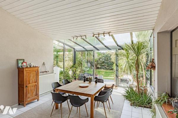 PROPRIETE DES ANNEES 80 EDIFIEE DANS UN ECRIN DE VERDURE